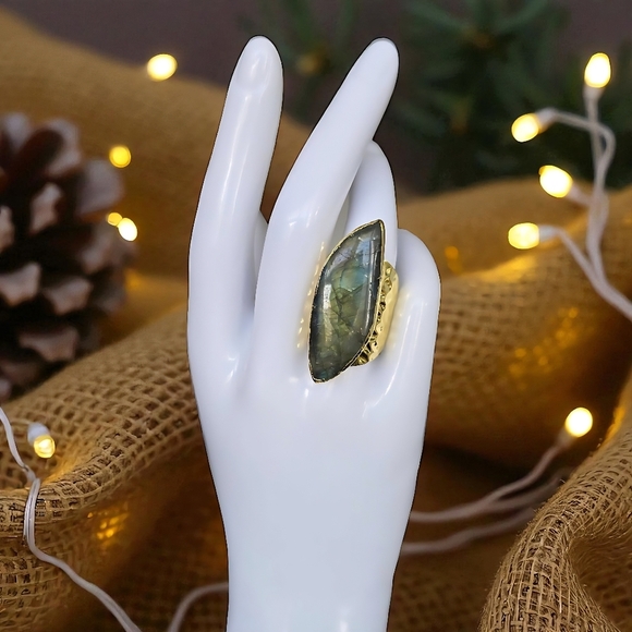 🆕️ Stunning Natural Labradorite Ring - Adjustable 14K Gold Plated Beauty! ✨ - Picture 13 of 13